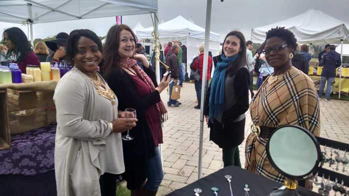 happy-shoppers-at-bethel-woods-wine-festival