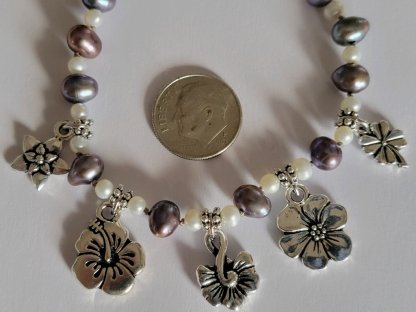 flowers n pearls necklace detail